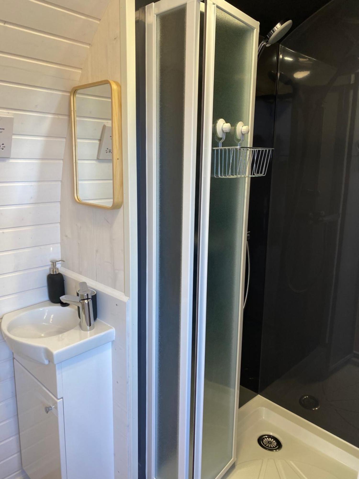 Villa Clotted Cream -Lydcott Glamping, Cornish Sea Views à Looe Extérieur photo